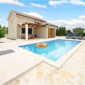2 bedroom villa with pool near Skradin, sleeps 5